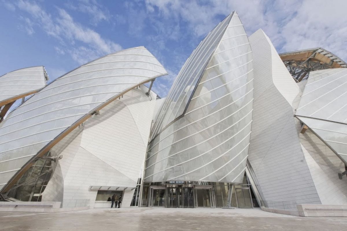 A REVIEW OF FONDATION LOUIS VUITTON BY FRANK GEHRY 